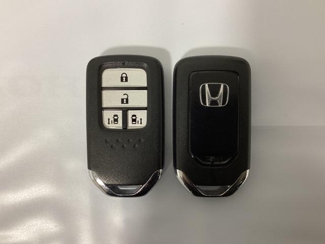 ステップワゴンスパーダ スパーダアドバンスパッケージβ いまコレ+新品・フロアカーペットマット付 光触媒抗菌消臭施工済 クルーズコントロール スマートキー ETC車載器付 4WD オートエアコン ターボ 両側パワースライドドア DVD再生 バックカメラ(15枚目)