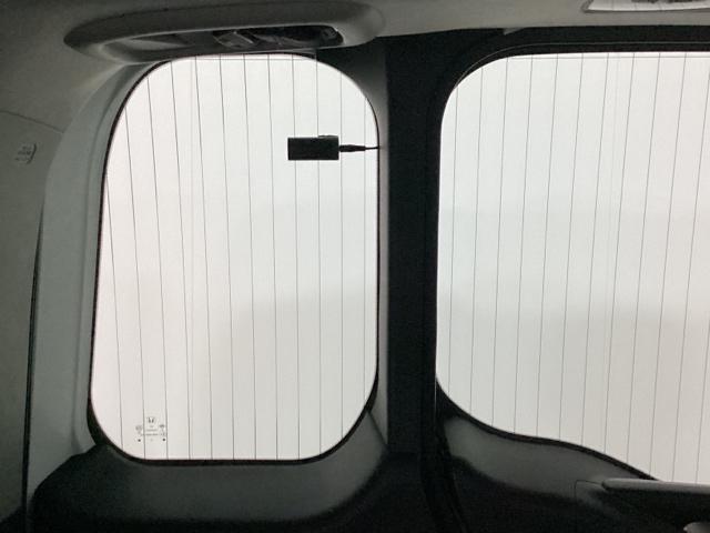 ステップワゴンスパーダ スパーダアドバンスパッケージβ いまコレ+新品・フロアカーペットマット付 光触媒抗菌消臭施工済 クルーズコントロール スマートキー ETC車載器付 4WD オートエアコン ターボ 両側パワースライドドア DVD再生 バックカメラ(19枚目)