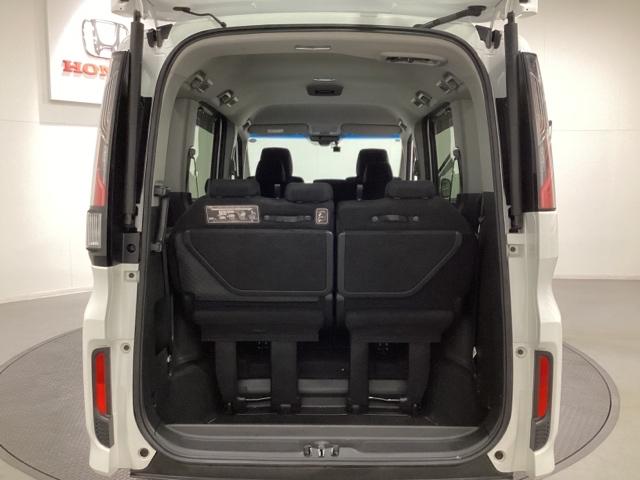 ステップワゴンスパーダ スパーダアドバンスパッケージβ いまコレ+新品・フロアカーペットマット付 光触媒抗菌消臭施工済 クルーズコントロール スマートキー ETC車載器付 4WD オートエアコン ターボ 両側パワースライドドア DVD再生 バックカメラ(25枚目)