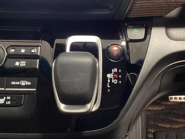 フリードハイブリッド ハイブリッド・クロスターホンダセンシング 光触媒抗菌消臭施工済 両側Pスライドドア USB オートクルーズコントロール DVD再生可能 LEDライト ABS 盗難防止 シ-トヒ-タ- スマ-トキ- VSA ウォークスルー フルセグ エアバッグ(8枚目)