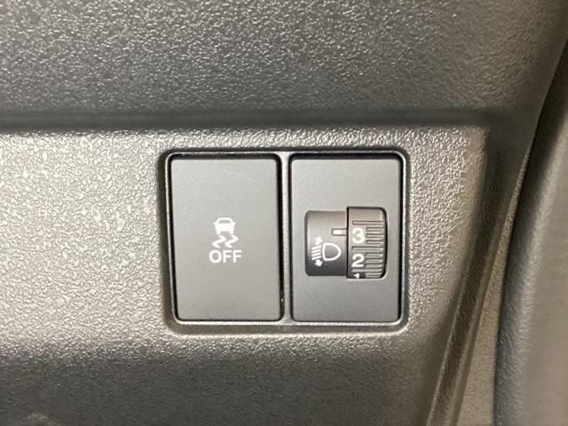 Ｎ－ＢＯＸカスタム ベースグレード　中古スタッドレスタイヤ、純正メモリーナビ、ドライブレコーダー前後装着＋ＥＴＣ付　当社デモカー　ＵＳＢ接続　ＣＭＢＳ　Ｄレコ　１オーナー　ベンチシート　オートエアコン　スマートキ　ＬＥＤ　盗難防止装置（18枚目）