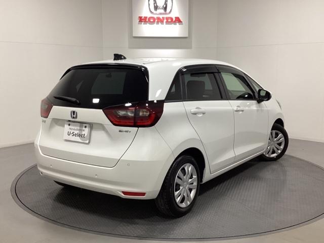 フィット e:HEVホーム 中古スタッドレスタイヤ、純正メモリーナビ、ドライブレコーダー前後装着+ETC付 当社デモカー 前後誤発進抑制機能 クリソナ 助手席エアバッグ 運転席エアバッグ 1オナ アイドリングストップ USB接続(5枚目)