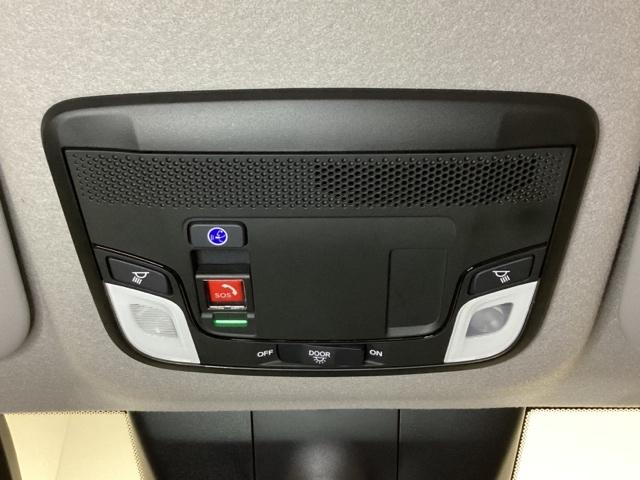 フィット e:HEVホーム 中古スタッドレスタイヤ、純正メモリーナビ、ドライブレコーダー前後装着+ETC付 当社デモカー 前後誤発進抑制機能 クリソナ 助手席エアバッグ 運転席エアバッグ 1オナ アイドリングストップ USB接続(8枚目)