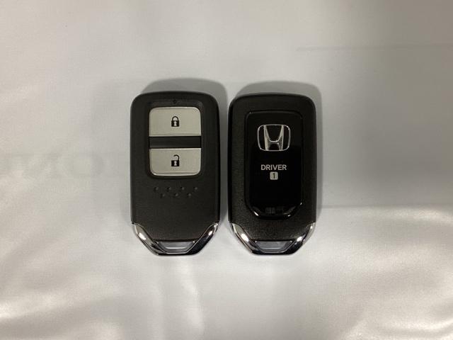 フィット e:HEVホーム 中古スタッドレスタイヤ、純正メモリーナビ、ドライブレコーダー前後装着+ETC付 当社デモカー 前後誤発進抑制機能 クリソナ 助手席エアバッグ 運転席エアバッグ 1オナ アイドリングストップ USB接続(15枚目)