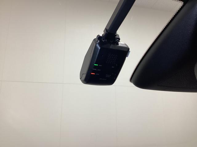 フィット e:HEVホーム 中古スタッドレスタイヤ、純正メモリーナビ、ドライブレコーダー前後装着+ETC付 当社デモカー 前後誤発進抑制機能 クリソナ 助手席エアバッグ 運転席エアバッグ 1オナ アイドリングストップ USB接続(18枚目)