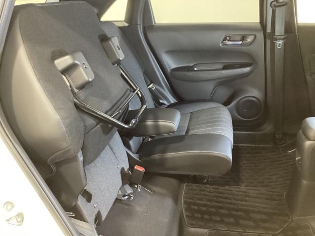 フィット e:HEVホーム 中古スタッドレスタイヤ、純正メモリーナビ、ドライブレコーダー前後装着+ETC付 当社デモカー 前後誤発進抑制機能 クリソナ 助手席エアバッグ 運転席エアバッグ 1オナ アイドリングストップ USB接続(23枚目)