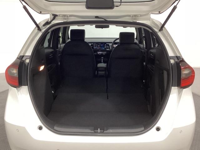 フィット e:HEVホーム 中古スタッドレスタイヤ、純正メモリーナビ、ドライブレコーダー前後装着+ETC付 当社デモカー 前後誤発進抑制機能 クリソナ 助手席エアバッグ 運転席エアバッグ 1オナ アイドリングストップ USB接続(25枚目)