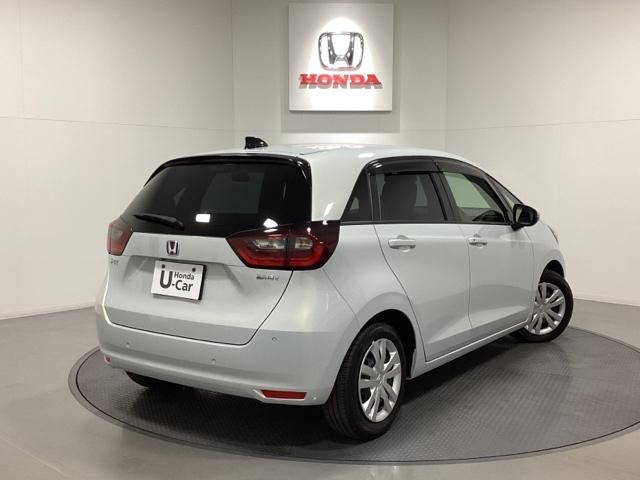 フィット ｅ：ＨＥＶホーム　中古スタッドレスタイヤ、純正メモリーナビ、ドライブレコーダー前後装着＋ＥＴＣ付　当社デモカー　前後誤発進抑制機能　クリソナ　助手席エアバッグ　運転席エアバッグ　１オナ　アイドリングストップ　ＵＳＢ接続（5枚目）