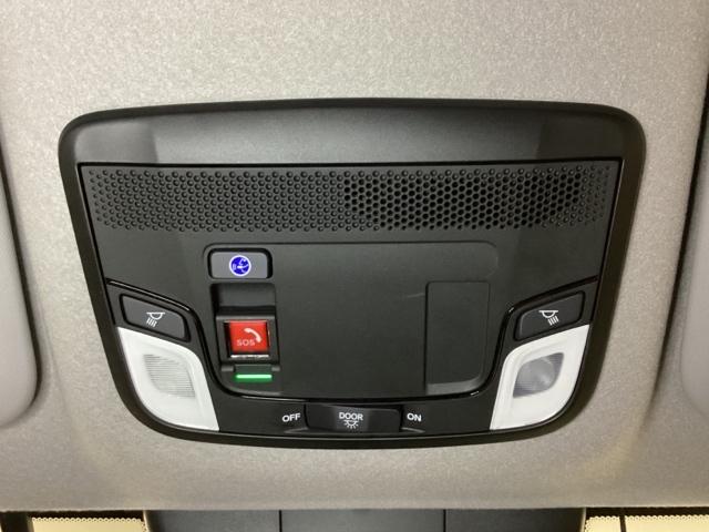 フィット ｅ：ＨＥＶホーム　中古スタッドレスタイヤ、純正メモリーナビ、ドライブレコーダー前後装着＋ＥＴＣ付　当社デモカー　前後誤発進抑制機能　クリソナ　助手席エアバッグ　運転席エアバッグ　１オナ　アイドリングストップ　ＵＳＢ接続（8枚目）