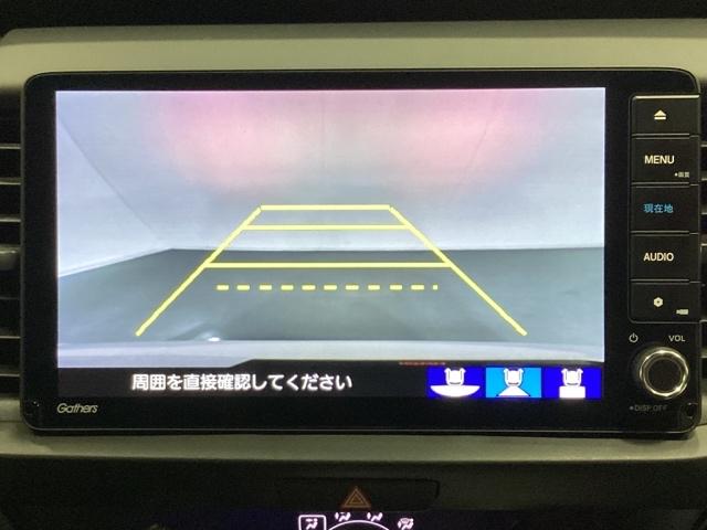 フィット ｅ：ＨＥＶホーム　中古スタッドレスタイヤ、純正メモリーナビ、ドライブレコーダー前後装着＋ＥＴＣ付　当社デモカー　前後誤発進抑制機能　クリソナ　助手席エアバッグ　運転席エアバッグ　１オナ　アイドリングストップ　ＵＳＢ接続（10枚目）