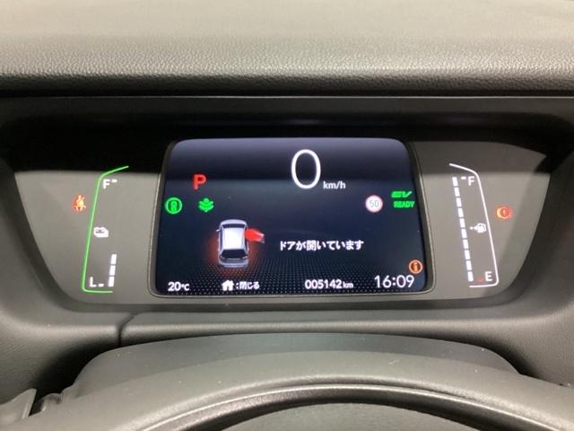 フィット ｅ：ＨＥＶホーム　中古スタッドレスタイヤ、純正メモリーナビ、ドライブレコーダー前後装着＋ＥＴＣ付　当社デモカー　前後誤発進抑制機能　クリソナ　助手席エアバッグ　運転席エアバッグ　１オナ　アイドリングストップ　ＵＳＢ接続（13枚目）