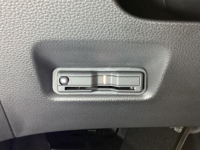 フィット ｅ：ＨＥＶホーム　中古スタッドレスタイヤ、純正メモリーナビ、ドライブレコーダー前後装着＋ＥＴＣ付　当社デモカー　前後誤発進抑制機能　クリソナ　助手席エアバッグ　運転席エアバッグ　１オナ　アイドリングストップ　ＵＳＢ接続（17枚目）