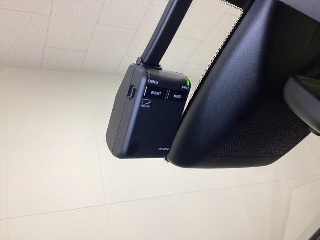 フィット ｅ：ＨＥＶホーム　中古スタッドレスタイヤ、純正メモリーナビ、ドライブレコーダー前後装着＋ＥＴＣ付　当社デモカー　前後誤発進抑制機能　クリソナ　助手席エアバッグ　運転席エアバッグ　１オナ　アイドリングストップ　ＵＳＢ接続（18枚目）