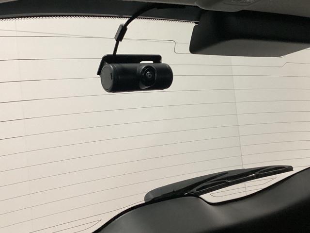 フィット ｅ：ＨＥＶホーム　中古スタッドレスタイヤ、純正メモリーナビ、ドライブレコーダー前後装着＋ＥＴＣ付　当社デモカー　前後誤発進抑制機能　クリソナ　助手席エアバッグ　運転席エアバッグ　１オナ　アイドリングストップ　ＵＳＢ接続（19枚目）