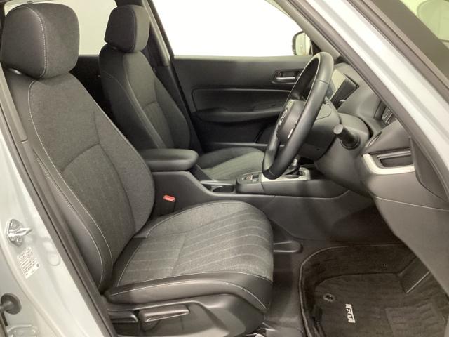 フィット ｅ：ＨＥＶホーム　中古スタッドレスタイヤ、純正メモリーナビ、ドライブレコーダー前後装着＋ＥＴＣ付　当社デモカー　前後誤発進抑制機能　クリソナ　助手席エアバッグ　運転席エアバッグ　１オナ　アイドリングストップ　ＵＳＢ接続（21枚目）