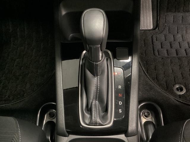 WR-V Z+ 中古スタッドレスタイヤ、純正メモリーナビ、ドライブレコーダー前後装着+ETC付 当社デモカー クリソナ 追突軽減ブレーキ フルセグテレビ サイドエアバッグ USB 盗難防止システム 運転席エアバッグ(11枚目)