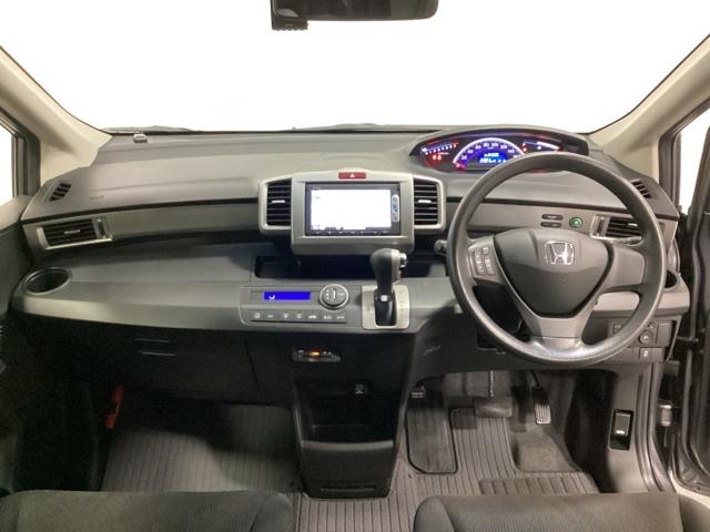 フリード Ｇジャストセレクション　光触媒抗菌消臭施工済　Ｂモニター　スマトキー　助手席エアバッグ　ＡＵＴＯエアコン　１セグ　パワステ　ナビＴＶ　両側スライド片側電動　ＥＴＣ　イモビ　運転席エアバッグ　ＰＷ　ＡＢＳ　ＤＶＤ再生　キ－レス（5枚目）