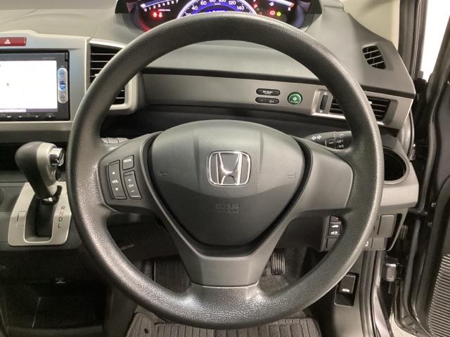 フリード Ｇジャストセレクション　光触媒抗菌消臭施工済　Ｂモニター　スマトキー　助手席エアバッグ　ＡＵＴＯエアコン　１セグ　パワステ　ナビＴＶ　両側スライド片側電動　ＥＴＣ　イモビ　運転席エアバッグ　ＰＷ　ＡＢＳ　ＤＶＤ再生　キ－レス（11枚目）