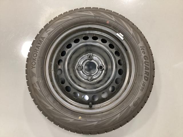 フィット ｅ：ＨＥＶホーム　中古スタッドレスタイヤ、純正ナビディスプレー、ドライブレコーダー前後装着＋ＥＴＣ付　当社デモカー　リヤカメラ　ＶＳＡ　サイドカーテンエアバック　前後ソナー　スマートキ　ＥＣＯＮモード　踏み間違い防止（3枚目）