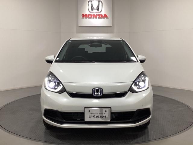 フィット ｅ：ＨＥＶホーム　中古スタッドレスタイヤ、純正ナビディスプレー、ドライブレコーダー前後装着＋ＥＴＣ付　当社デモカー　リヤカメラ　ＶＳＡ　サイドカーテンエアバック　前後ソナー　スマートキ　ＥＣＯＮモード　踏み間違い防止（4枚目）