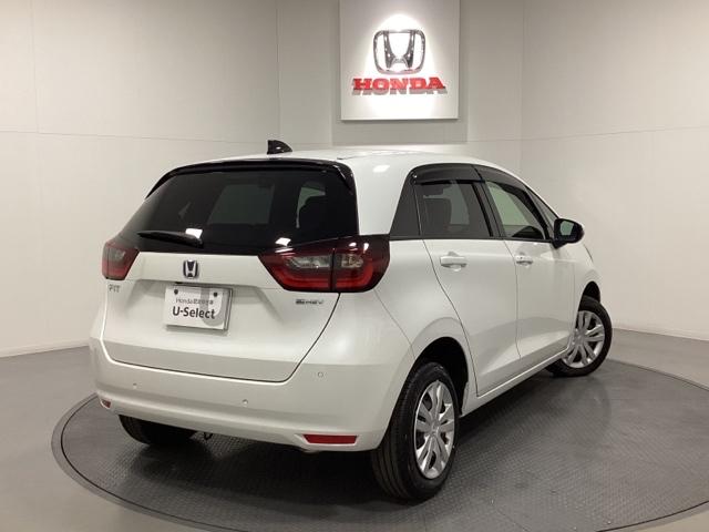 フィット ｅ：ＨＥＶホーム　中古スタッドレスタイヤ、純正ナビディスプレー、ドライブレコーダー前後装着＋ＥＴＣ付　当社デモカー　リヤカメラ　ＶＳＡ　サイドカーテンエアバック　前後ソナー　スマートキ　ＥＣＯＮモード　踏み間違い防止（5枚目）