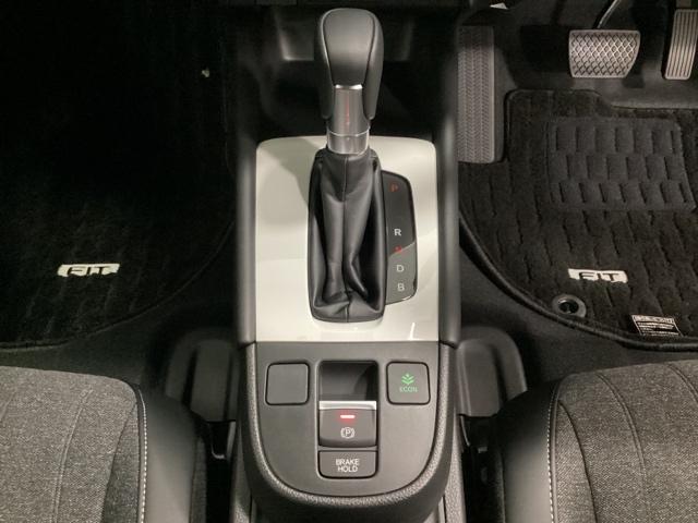 フィット ｅ：ＨＥＶホーム　中古スタッドレスタイヤ、純正ナビディスプレー、ドライブレコーダー前後装着＋ＥＴＣ付　当社デモカー　リヤカメラ　ＶＳＡ　サイドカーテンエアバック　前後ソナー　スマートキ　ＥＣＯＮモード　踏み間違い防止（11枚目）