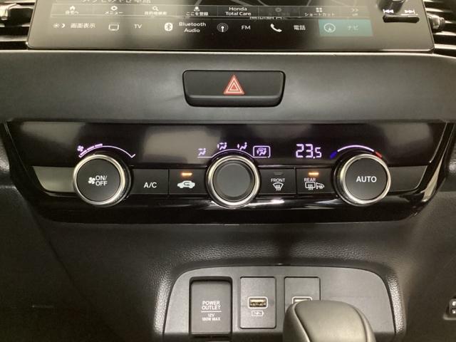 フィット ｅ：ＨＥＶホーム　中古スタッドレスタイヤ、純正ナビディスプレー、ドライブレコーダー前後装着＋ＥＴＣ付　当社デモカー　リヤカメラ　ＶＳＡ　サイドカーテンエアバック　前後ソナー　スマートキ　ＥＣＯＮモード　踏み間違い防止（12枚目）