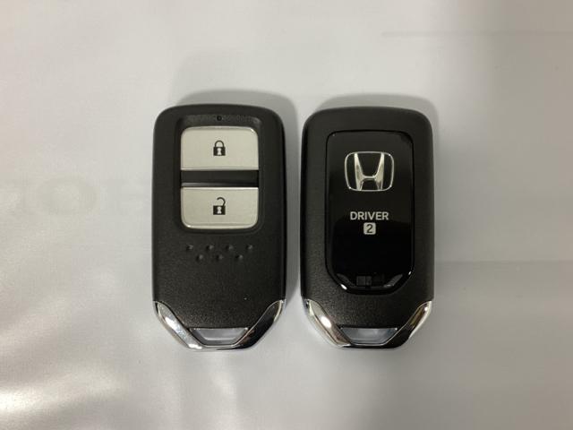 フィット ｅ：ＨＥＶホーム　中古スタッドレスタイヤ、純正ナビディスプレー、ドライブレコーダー前後装着＋ＥＴＣ付　当社デモカー　リヤカメラ　ＶＳＡ　サイドカーテンエアバック　前後ソナー　スマートキ　ＥＣＯＮモード　踏み間違い防止（15枚目）