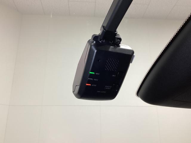 フィット ｅ：ＨＥＶホーム　中古スタッドレスタイヤ、純正ナビディスプレー、ドライブレコーダー前後装着＋ＥＴＣ付　当社デモカー　リヤカメラ　ＶＳＡ　サイドカーテンエアバック　前後ソナー　スマートキ　ＥＣＯＮモード　踏み間違い防止（18枚目）