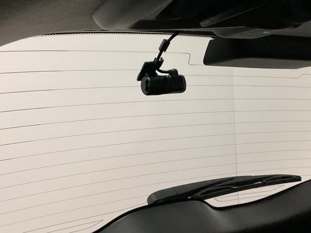 フィット ｅ：ＨＥＶホーム　中古スタッドレスタイヤ、純正ナビディスプレー、ドライブレコーダー前後装着＋ＥＴＣ付　当社デモカー　リヤカメラ　ＶＳＡ　サイドカーテンエアバック　前後ソナー　スマートキ　ＥＣＯＮモード　踏み間違い防止（19枚目）