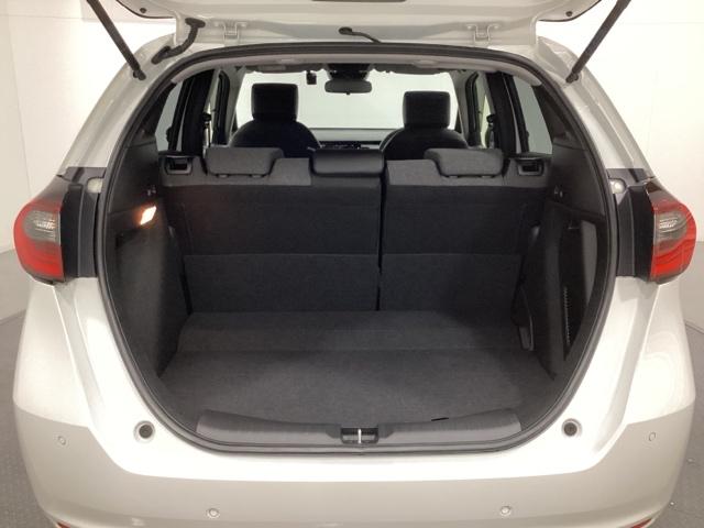 フィット ｅ：ＨＥＶホーム　中古スタッドレスタイヤ、純正ナビディスプレー、ドライブレコーダー前後装着＋ＥＴＣ付　当社デモカー　リヤカメラ　ＶＳＡ　サイドカーテンエアバック　前後ソナー　スマートキ　ＥＣＯＮモード　踏み間違い防止（24枚目）