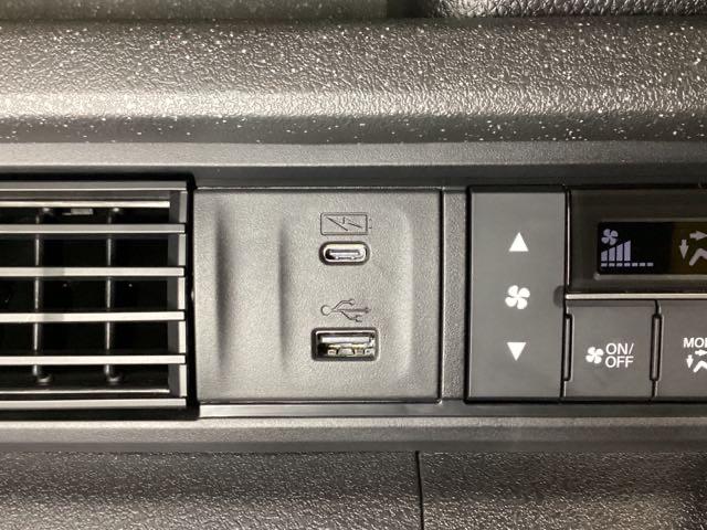 Ｎ－ＢＯＸカスタム ベースグレード　中古スタッドレスタイヤ、純正メモリーナビ、ドライブレコーダー前後装着＋ＥＴＣ付　当社デモカー　ＵＳＢ接続　ＣＭＢＳ　Ｄレコ　１オーナー　ベンチシート　オートエアコン　スマートキ　ＬＥＤ　盗難防止装置（13枚目）