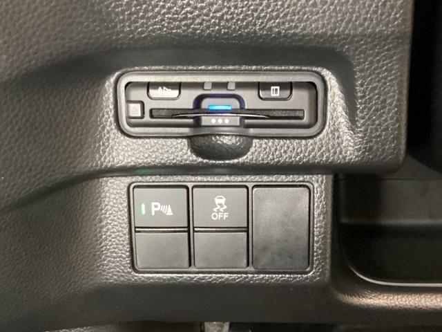 N-BOXカスタム Lターボ 光触媒抗菌消臭施工済 地デジチューナー 衝突軽減ブレーキサポート LEDヘッドライ アイドリングS ターボエンジン PS カーテンエアバック シートヒータ エアバック スマートキープッシュスタート(17枚目)