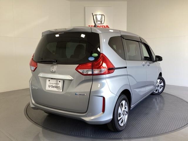フリードハイブリッド ハイブリッド・Ｇホンダセンシング　６人乗り　ワンオーナー車　メモリーナビ　フルセグ　Ｂｌｕｅｔｏｏｔｈ　バックカメラ　ＥＴＣ　オートライト機能付ＬＥＤヘッドライト　シートヒーター　両側電動スライドドア　光触媒抗菌消臭施工済　スマキー（3枚目）