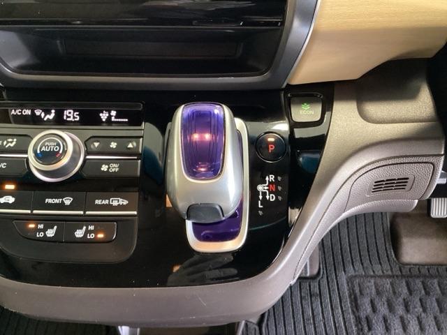 フリードハイブリッド ハイブリッド・Ｇホンダセンシング　６人乗り　ワンオーナー車　メモリーナビ　フルセグ　Ｂｌｕｅｔｏｏｔｈ　バックカメラ　ＥＴＣ　オートライト機能付ＬＥＤヘッドライト　シートヒーター　両側電動スライドドア　光触媒抗菌消臭施工済　スマキー（8枚目）