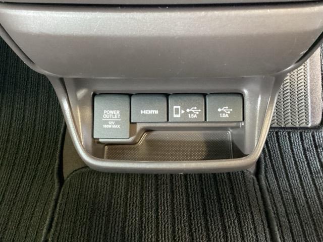 フリードハイブリッド ハイブリッド・Ｇホンダセンシング　６人乗り　ワンオーナー車　メモリーナビ　フルセグ　Ｂｌｕｅｔｏｏｔｈ　バックカメラ　ＥＴＣ　オートライト機能付ＬＥＤヘッドライト　シートヒーター　両側電動スライドドア　光触媒抗菌消臭施工済　スマキー（15枚目）