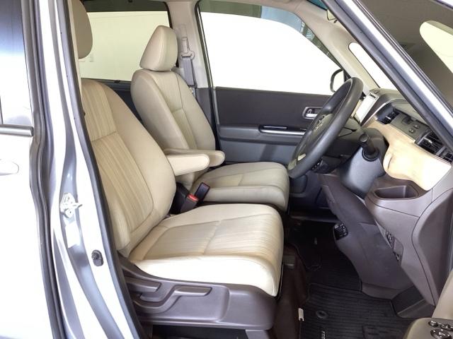 フリードハイブリッド ハイブリッド・Ｇホンダセンシング　６人乗り　ワンオーナー車　メモリーナビ　フルセグ　Ｂｌｕｅｔｏｏｔｈ　バックカメラ　ＥＴＣ　オートライト機能付ＬＥＤヘッドライト　シートヒーター　両側電動スライドドア　光触媒抗菌消臭施工済　スマキー（16枚目）