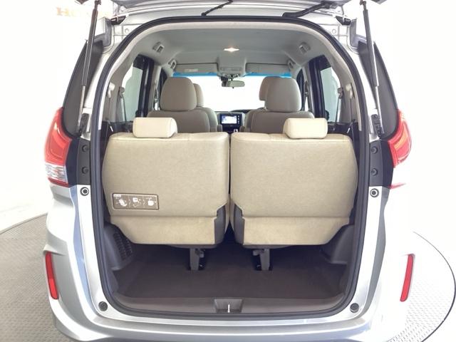 フリードハイブリッド ハイブリッド・Ｇホンダセンシング　６人乗り　ワンオーナー車　メモリーナビ　フルセグ　Ｂｌｕｅｔｏｏｔｈ　バックカメラ　ＥＴＣ　オートライト機能付ＬＥＤヘッドライト　シートヒーター　両側電動スライドドア　光触媒抗菌消臭施工済　スマキー（19枚目）