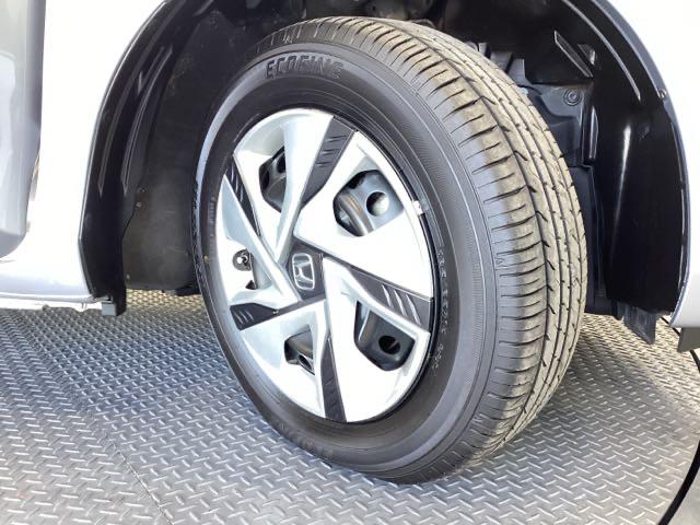 フリードハイブリッド ハイブリッド・Ｇホンダセンシング　６人乗り　ワンオーナー車　メモリーナビ　フルセグ　Ｂｌｕｅｔｏｏｔｈ　バックカメラ　ＥＴＣ　オートライト機能付ＬＥＤヘッドライト　シートヒーター　両側電動スライドドア　光触媒抗菌消臭施工済　スマキー（22枚目）