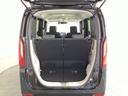 開口部も広く荷物の積み下ろしもしやすいお車となっております。シートの背もたれは5:5の割合で背もたれを可倒でき、前後のシートスライドもできるので荷室をひろげることができます。