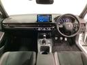 車内は光触媒抗菌消臭施工済です。インパネ周りはスタイリッシュなデザインです。グローブボックスやカップホルダーのほかにトレーなどたくさんの収納スペースが付いています。