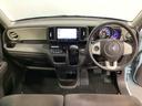 車内は光触媒抗菌消臭施工済です。インパネ周りはスタイリッシュなデザインです。グローブボックスやカップホルダーのほかにトレーなどたくさんの収納スペースが付いています。