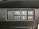 Hondaセンシング用の、VSA(ABS+TCS+横滑り抑制)解除スイッチなどはハンドルの右側に装備しています。ボタン操作でトランクが開けられる電動テールゲートのボタンもついています。