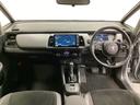 車内は光触媒抗菌消臭施工済です。インパネ周りはスタイリッシュなデザインで機能や装備も充実しています。グローブボックスやカップホルダーのほかにトレーなどたくさんの収納スペースが付いています。