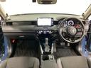 車内は光触媒抗菌消臭施工済です。インパネ周りはスタイリッシュなデザインです。グローブボックスやカップホルダーのほかにトレーなどたくさんの収納スペースが付いています。