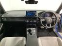 車内は光触媒抗菌消臭施工済です。インパネ周りはスタイリッシュなデザインで機能や装備も充実しています。グローブボックスやカップホルダーのほかにトレーなどたくさんの収納スペースが付いています。
