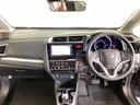 車内は光触媒抗菌消臭施工済です。インパネ周りはスタイリッシュなデザインで機能や装備も充実しています。グローブボックスやカップホルダーのほかにトレーなどたくさんの収納スペースが付いています。