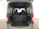 開口部も広く荷物の積み下ろしもしやすいお車となっております。４人乗りでも充分な荷室のスペースがあります。シートの背もたれは５：５の割合で分割して可倒できるので、長いお荷物などを載せることもできます。