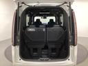 トランクの床は底が深く大きな収納スペースがあり、３列目シートはそこに収納できるようになっています。開口部も広く荷物の積み下ろしもしやすいお車となっております。