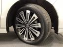 精悍なデザインの純正アルミホイールを装備しています。足元を引き立てて、美しいボディラインを一層引き締めてくれています。